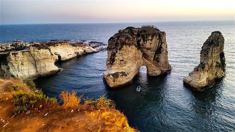 📍🇱🇧  raouche  beirut  lebanon  travel  traveller  tourist ... (Cornish Rouché - Beirut)