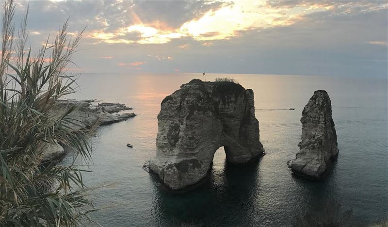 Raouché is a residential and commercial neighborhood in Beirut, Lebanon. ... (Raouche Rock , Beirut , Lebanon)