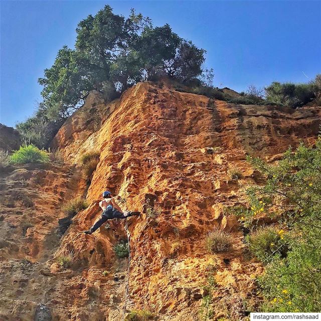 Red rock rocks 🤘🧗‍♂️.... climbing  rockclimbing  lebanon  mountains... (Amchit)