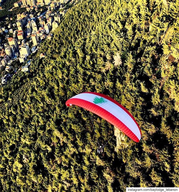  Repost @paraglidingclubthermique・・・ لبنان_الاخضر We love you 🇱🇧🇱🇧🇱 (Harîssa, Mont-Liban, Lebanon)