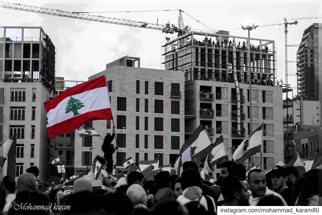 Revolution mode لبنان  لبنان_ينتفض  لبنان_يثور  لبنانية  لبنان_بيروت  لبنا (ساحة الشهداء)