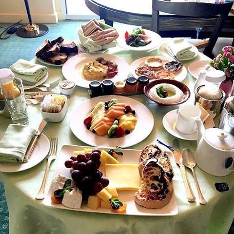 Room service anyone? ☀️🍴I NEED THIS!! 😍😱 (Four Seasons Hotel Beirut)
