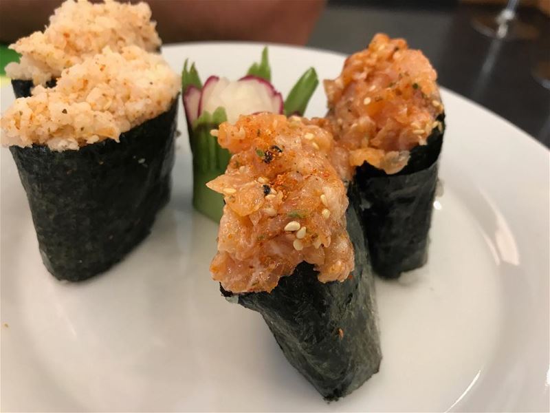 salmon  shrimps  wasabi  sushi  maki  temaki  japan  japanaese ... (SUSHi VERDE)