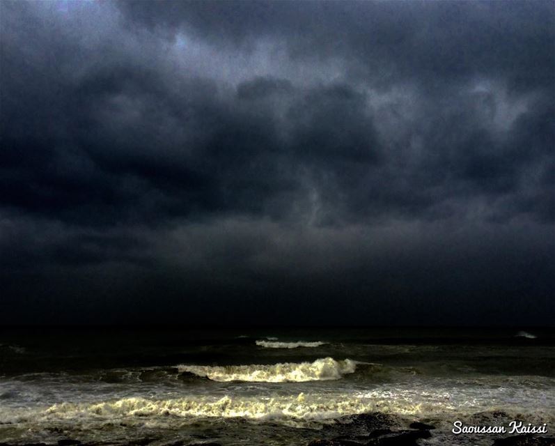  sea  darkness  blacksky  clouds  waves 🌊...