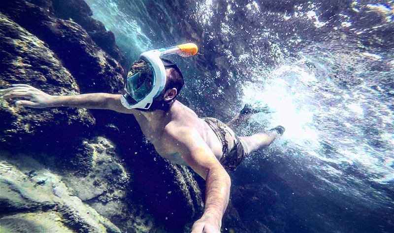 Searching for pearls....... diving snorkeling underwater... (Batroûn)