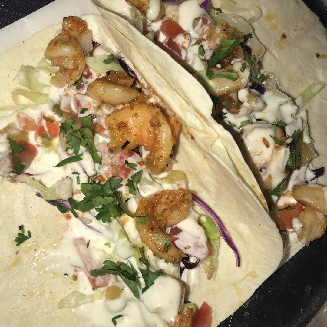 Shrimp tacos 🍤 🌮 ! How many one you can eat ? 😂🤦🏻‍♂️.. i can eat a... (Badaro the Street)