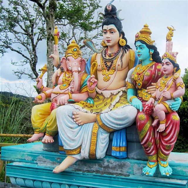 Siva and Family showing Love instatraveling  instagood  instapassport ... (Hindu Temple at Penang Hill)