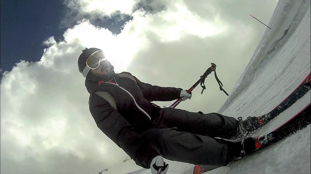 Skiing is the healthiest addiction ❄️⛷ skiaddict skilover sealfie foggy... (Mzaar Kfardebian)