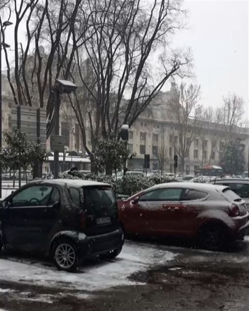 Snowing in Milan 🌨❄️DailySketchLook 249 shopping  italian  boutique ... (Milano Centrale)