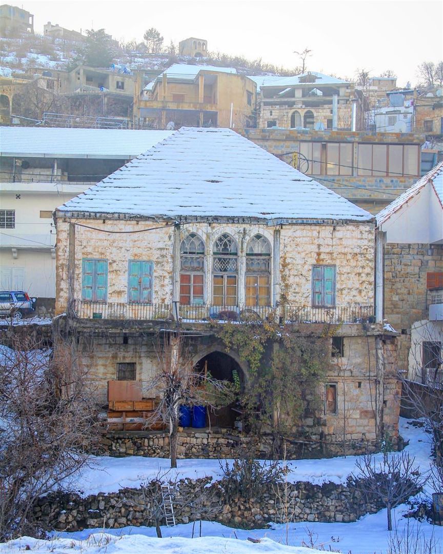 So warm inside that it can grow snow so beautifully, what a traditional... (Bsharri, Lebanon)