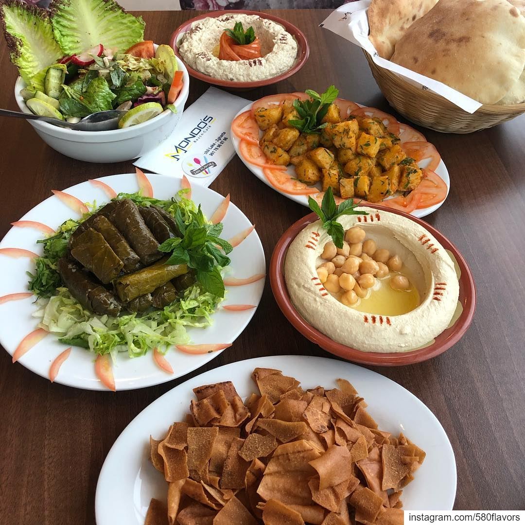 Some arabic bites never hurts anyone 😍😍 @mondosrestaurant  bnachii ... (Mondo’s resto-café)