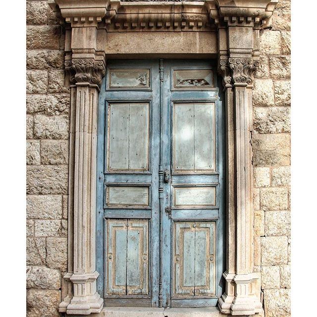 Some doors simply get our curiosity up 💙 (Douma, Liban-Nord, Lebanon)