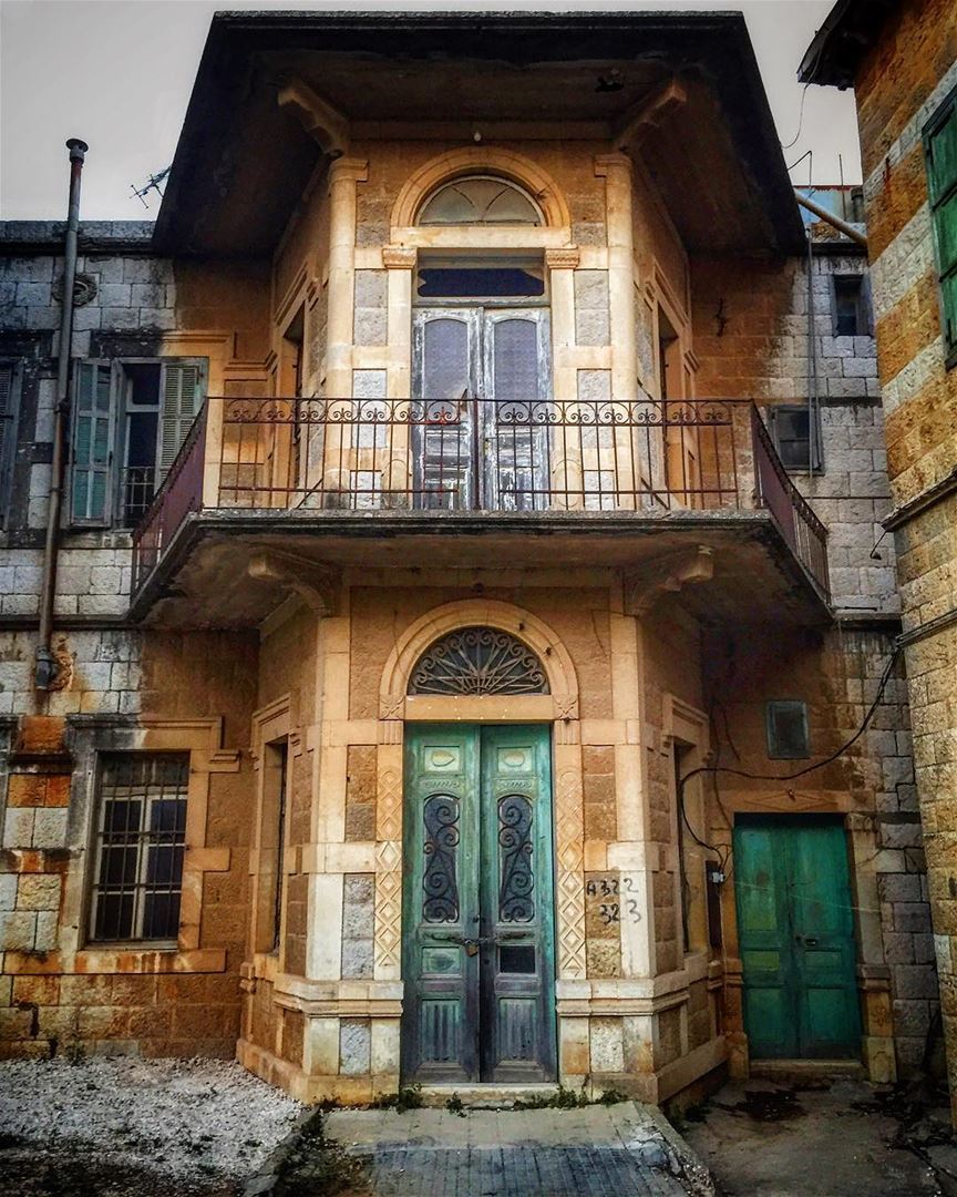 Sometimes abandonment can bring out a charming version of ourselves!... (Marjayoûn, Al Janub, Lebanon)