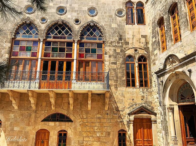 Stop looking at the walls,look out the window 😍 insta_lebanon  ig_lebanon... (El-Mukhtarah, Mont-Liban, Lebanon)