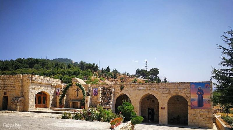  Sunday libanon church aito arcades holyspirit strafqa ... (Aïtou, Liban-Nord, Lebanon)