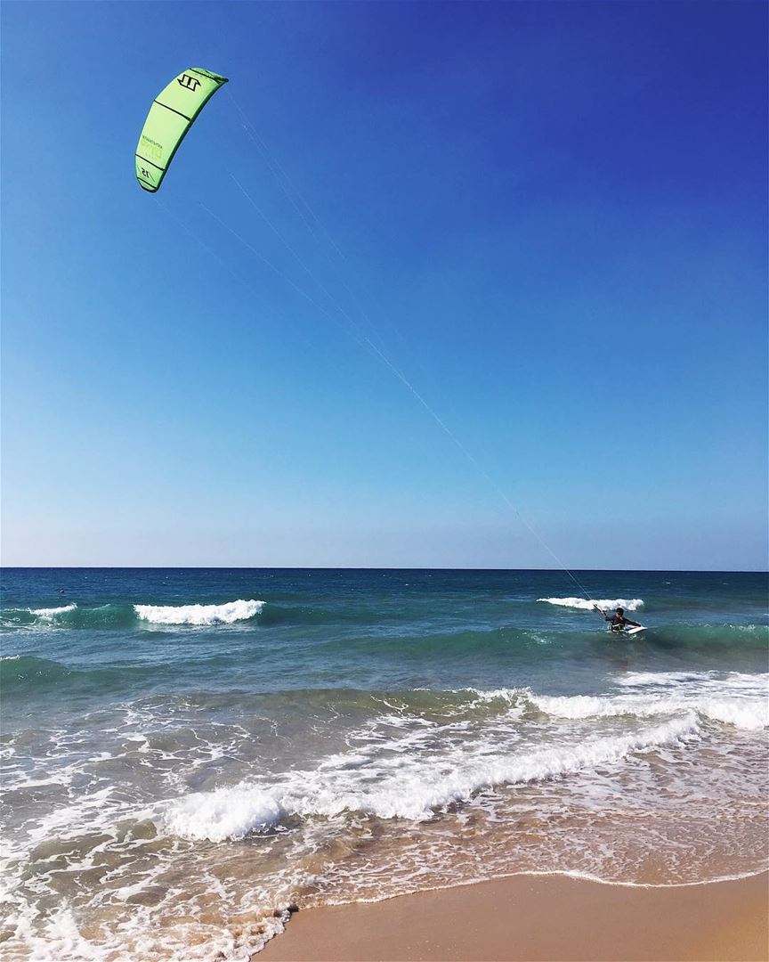 Sunday well spent 🌊🏄🏼  sea  waves  kite  kiteboarding  surfing  board ... (Laguava)