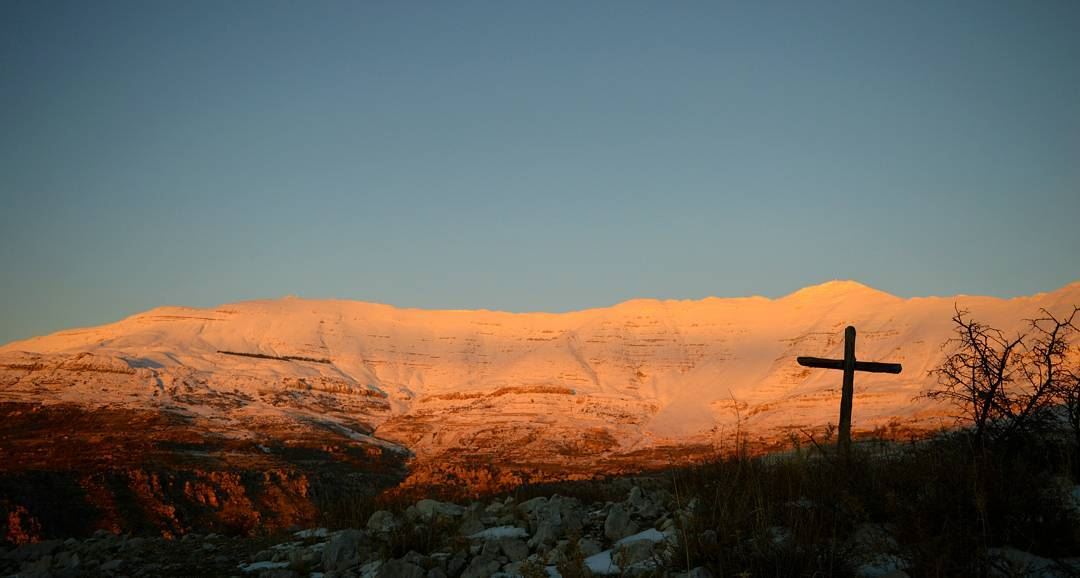  sunset catchingsunsets mountains cross faith winter snow white giant cold... (Jabal Şannīn)