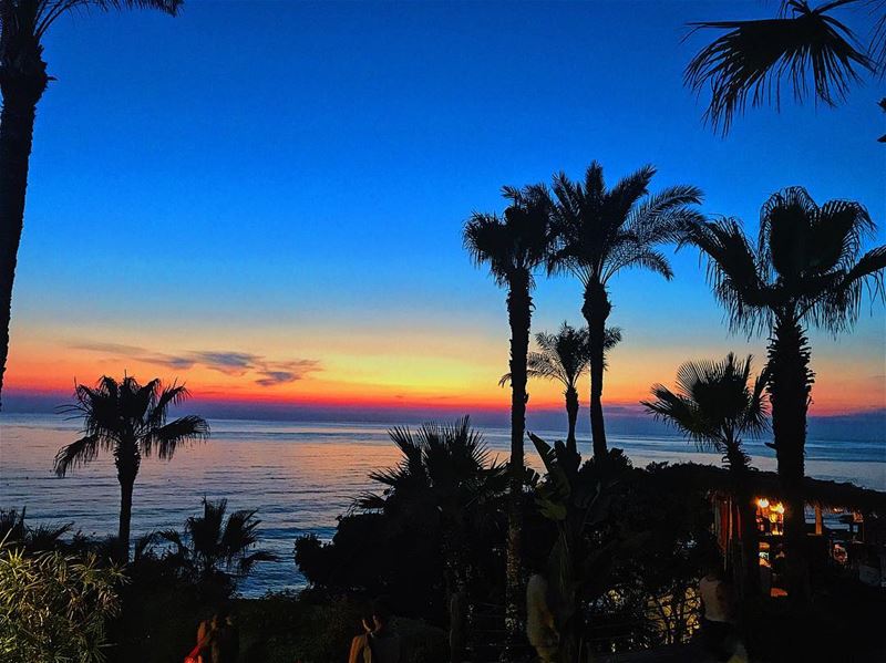 Sunset is my favorite color .🌅 🌲 🌴🌈🌞🌝🌊💦.------------------------- (Loco Beach Resort)