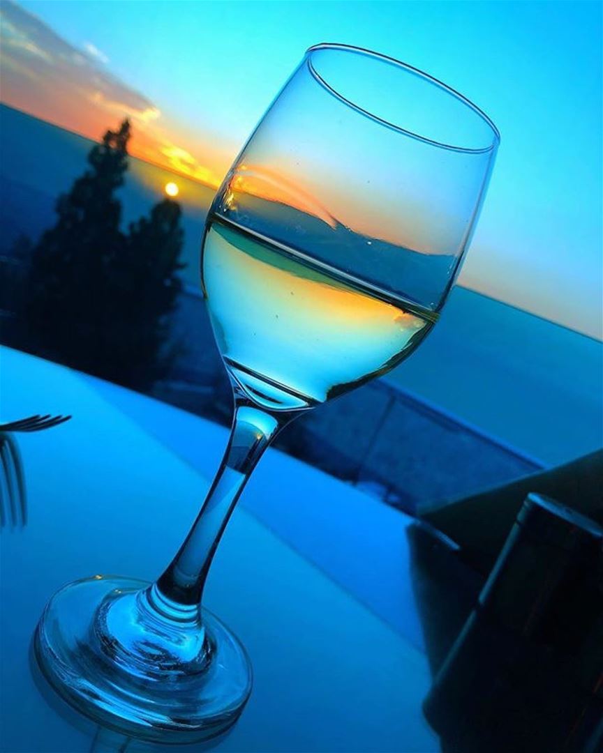 🌅🥂 Sunsetting  AtTheTop  Repost @joedaccache・・・Sometimes a glass of... (Bay Lodge)