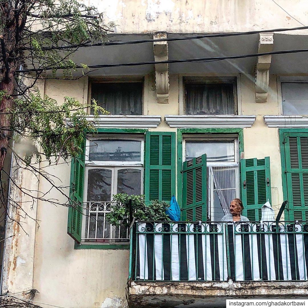 T’as pas entendu comme un bruit?.... olldlady  balcony  green ... (Achrafieh, Lebanon)