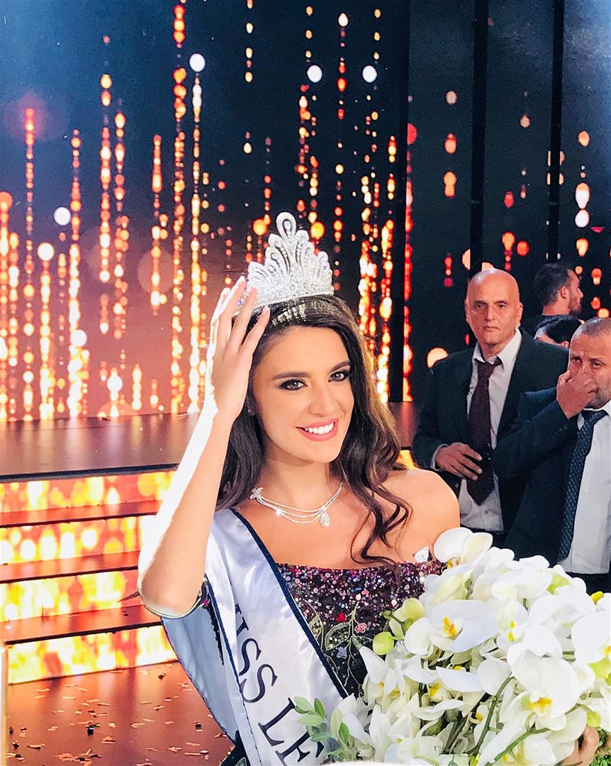 Take a closer look at the beautiful Miss Lebanon 2017 Perla Helou....... (Casino du Liban)