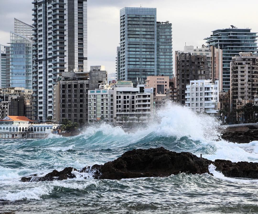 The angry sea 🌊By @f.rostom  AinElMrayseh  Beirut  Liban  Libano ... (Ain El Mreisse, Beyrouth, Lebanon)