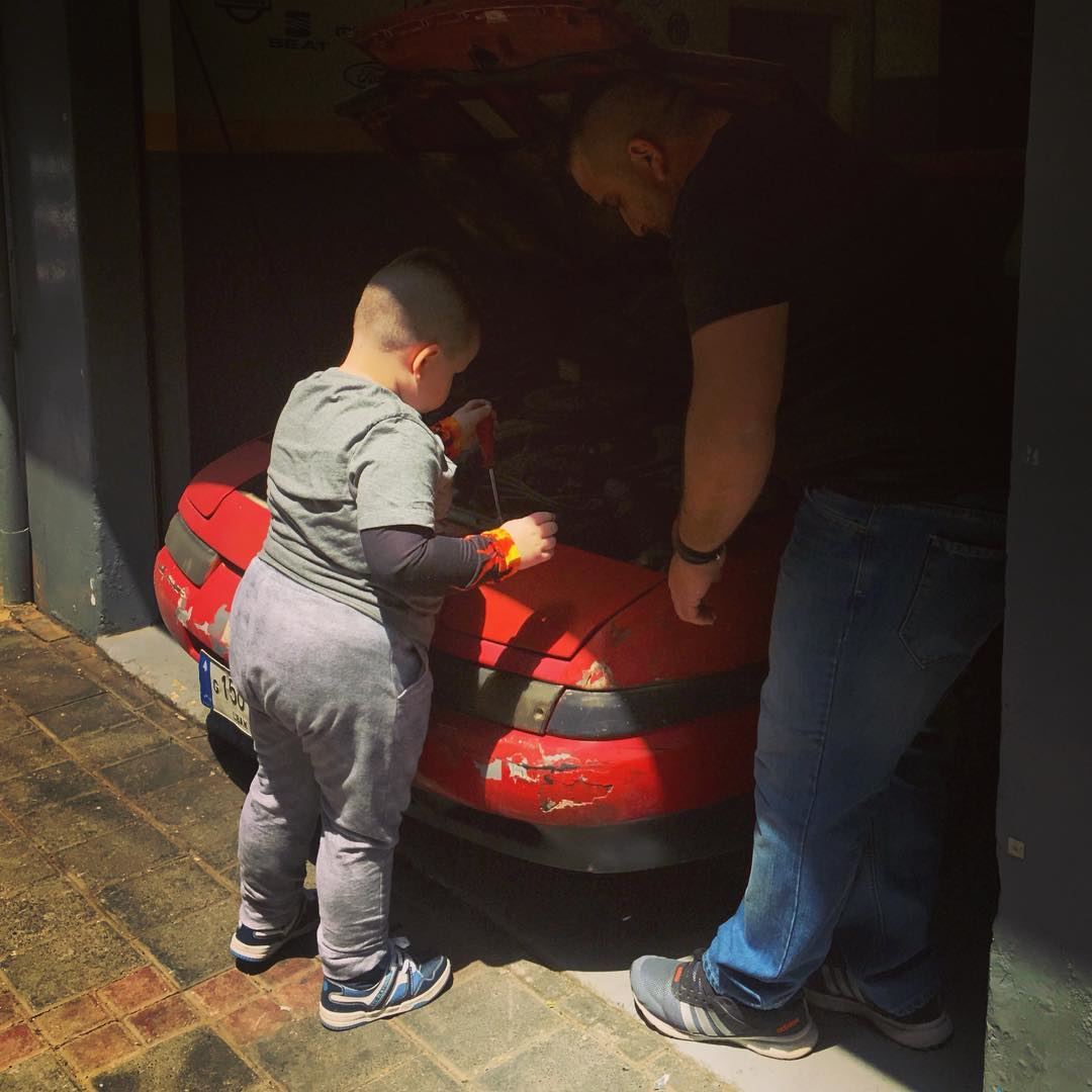 The apprentice  learning  fatherhood   cars  childlabour ... (Mar Mikhael-Armenia The Street)