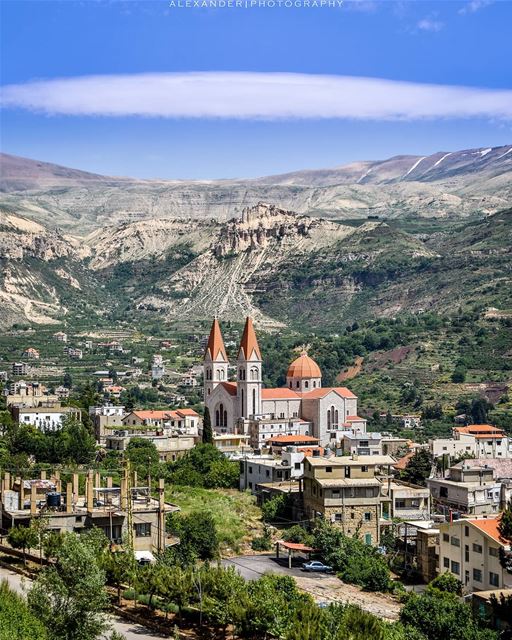 The beautiful village of Bcharre!  livelovebcharre Good evening everyone... (Bcharré, Liban-Nord, Lebanon)