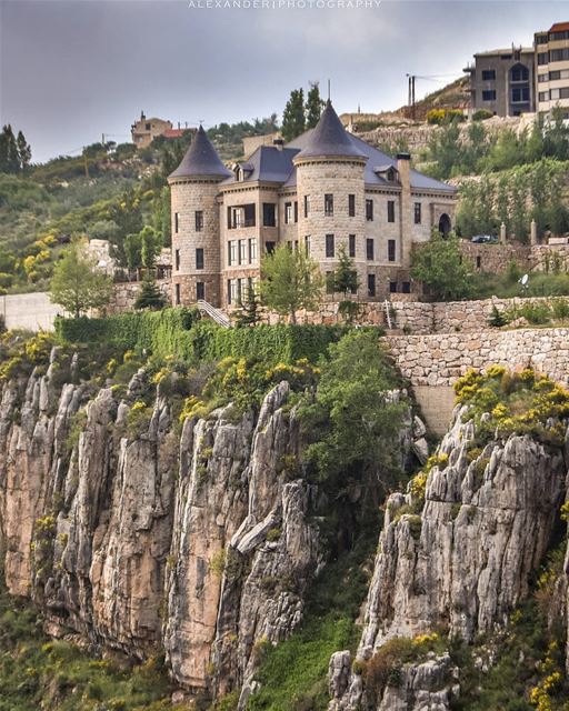 The castle | On the edge of the rock. This is not from Disney wonderland!... (Faraya, Mont-Liban, Lebanon)
