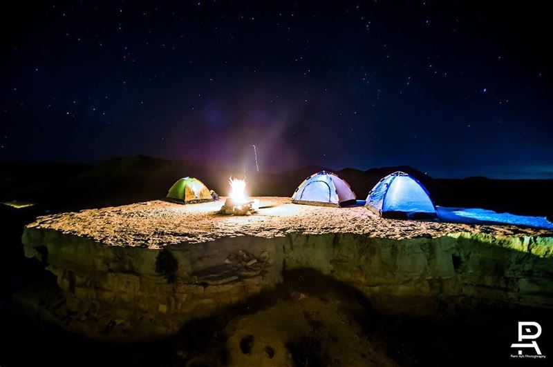 The floating rock camping  nightphotography ... (Akoura, Mont-Liban, Lebanon)