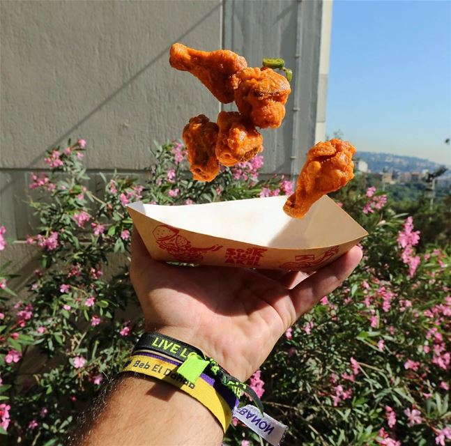 The flying  wings !!! 🍗• foodie  foodporn  foodstyle  foodhunter ... (Esib)