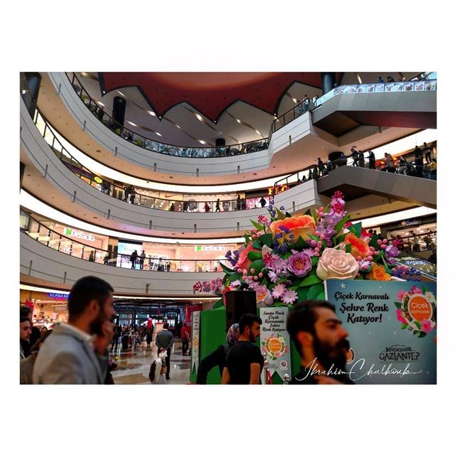 The mall -  ichalhoub in  gaziantep  Turkey shooting with a mobile phone ...