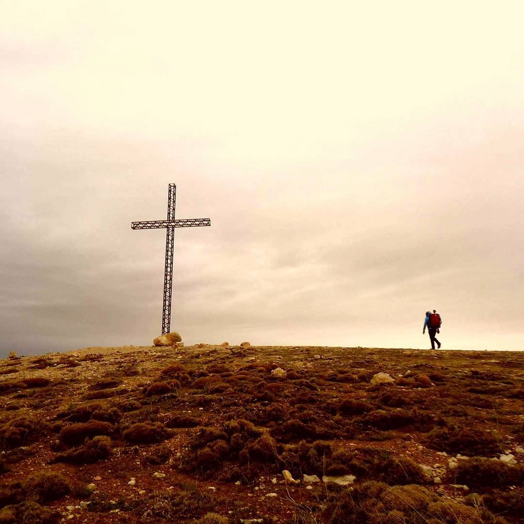 THE MAN ON TOP OF THE MOUNTAIN DIDN'T FALL THERE. thecross  oursavior ... (Jered Tannourine)