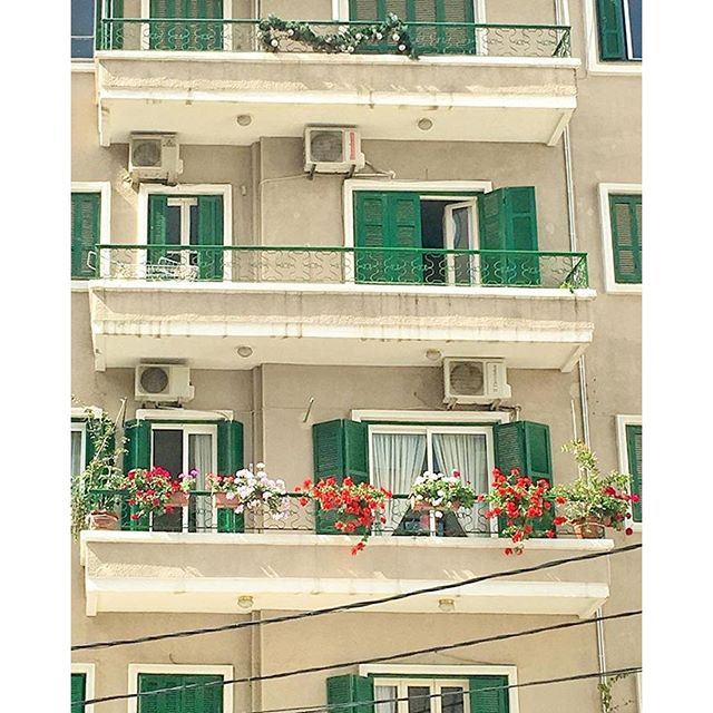 The pretty facades of Achrafieh's remaining old buildings 💚❤️🌺🌿 liveauthentic (Achrafieh Sassine)
