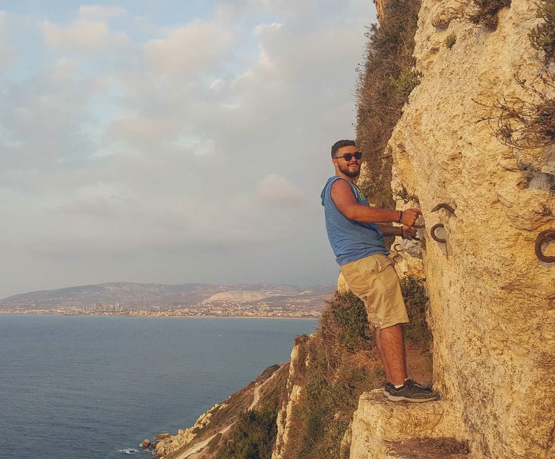The smile😁before the fall😨...... rockymountains  summer  cliff ... (Hamâte, Liban-Nord, Lebanon)