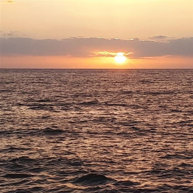 The  sunset 🌞  sea  nofilterforsunset  sun  beach  livelovejounieh ... (Joünié)