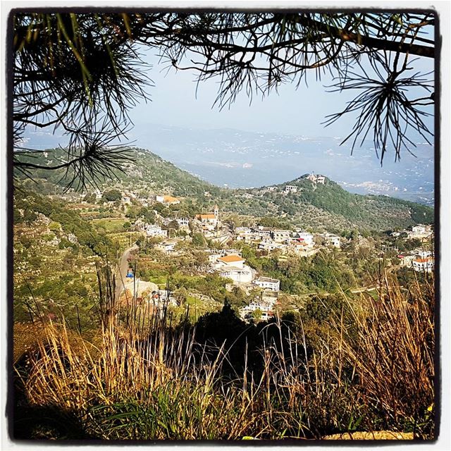 The village of Memnea in Akkar. Sleep in Tashea and walk on the @lebanontra (`Akkar, Liban-Nord, Lebanon)