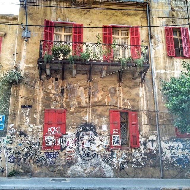 The years have left their marks on this building ❤️ بيروت حمرا (Hamra, Beyrouth, Lebanon)