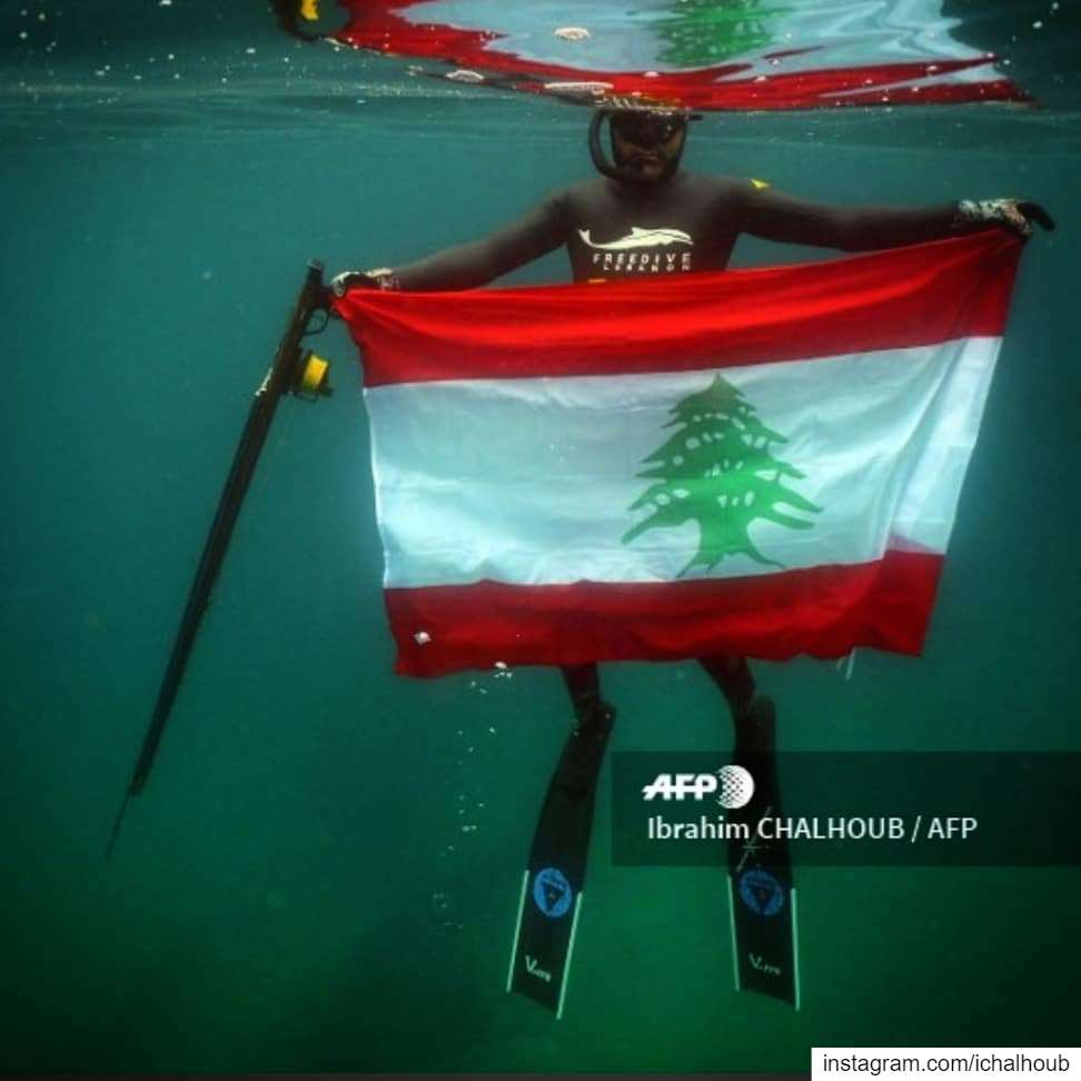 They also protest underwater -  ichalhoub covering north  Lebanon demos... (موقع بلدة القلمون في لبنان)
