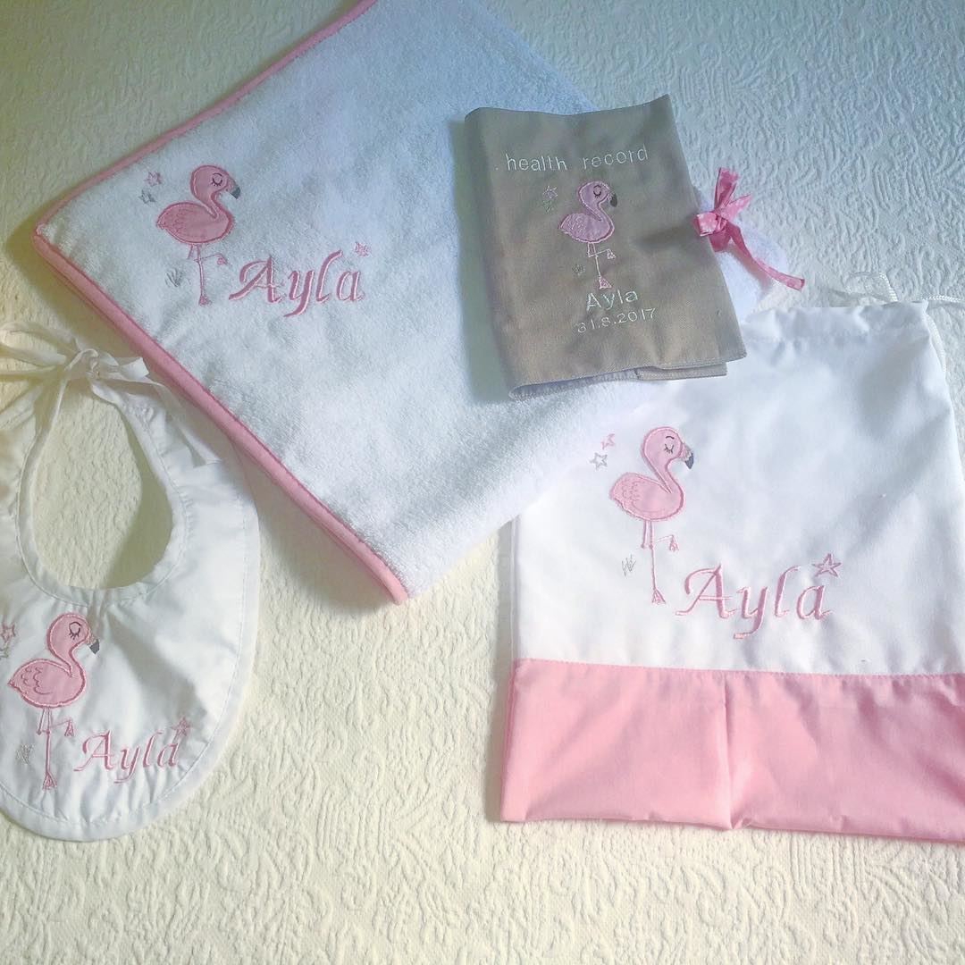 Think pink 👛new born set! Write it on fabric by nid d'abeille  baby  girl...