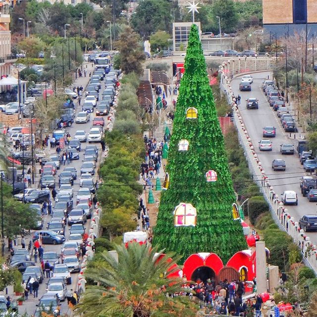 This is how we do it 🎄(Christmas Tree - Jbeil)