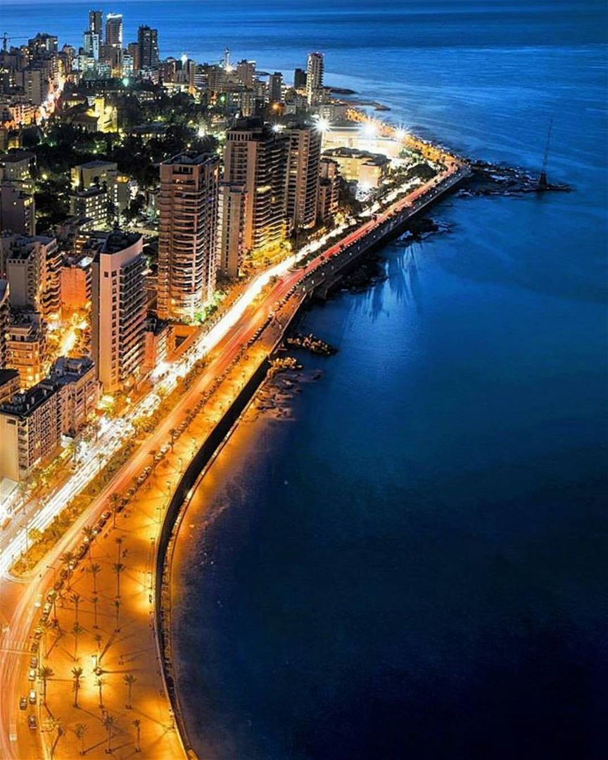 This is just too  beautiful from  beirut seaside ❤🌇❤ thanks @libano_brasil (Corniche Ain El Mrayseh)