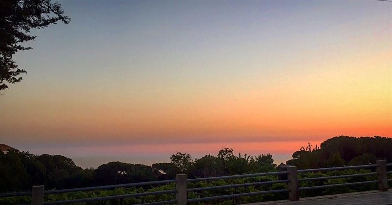 This kind of Sunset 🌞💛 sunset  monday  beautiful  views  yellow ... (Bzoummâr, Mont-Liban, Lebanon)