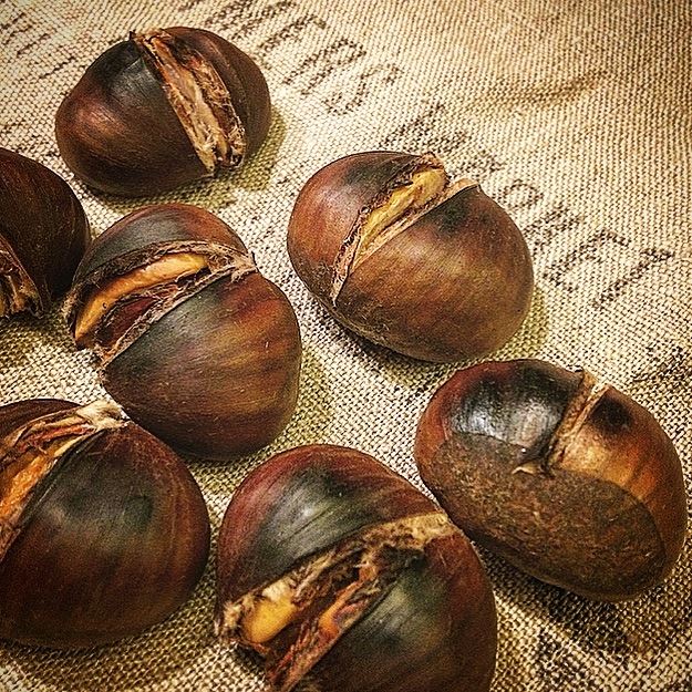 Those simple moments are always the best:)🌰🖤🧡💛 chestnuts ...