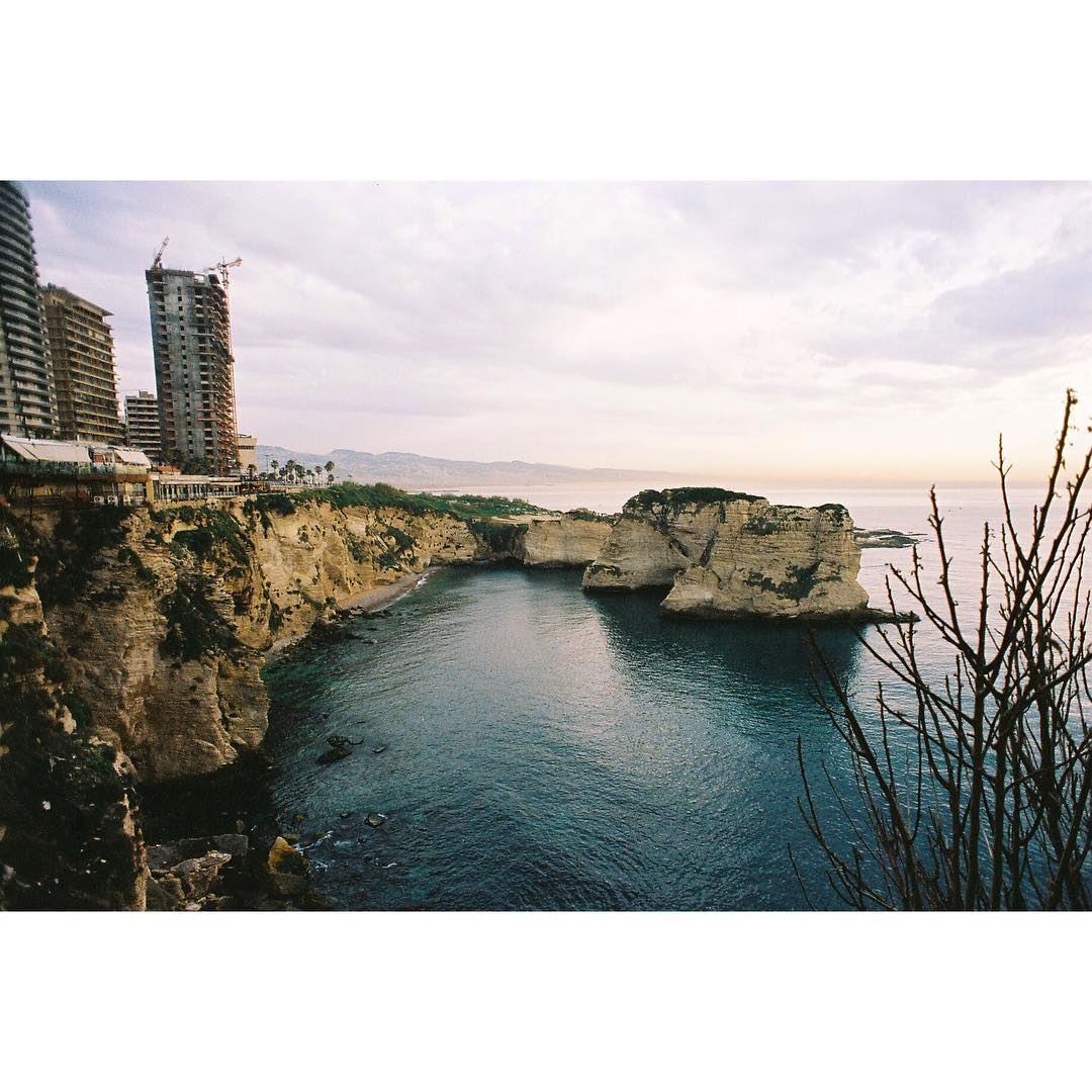 Till we meet again——— kodak  35mm  beach  sundown  justgoshoot ... (Rawshe, Beirut)