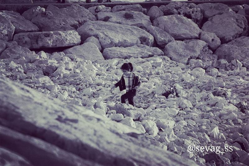 Time spent playing with children is never wasted. sunset  beach ... (Byblos - Jbeil)
