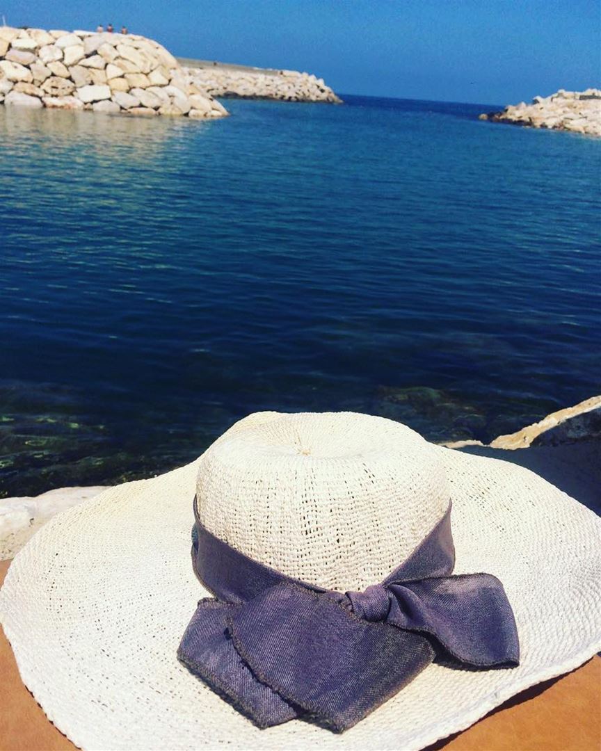  Time to put your  hat 👒 on and get this  weekend started🏖🌊...