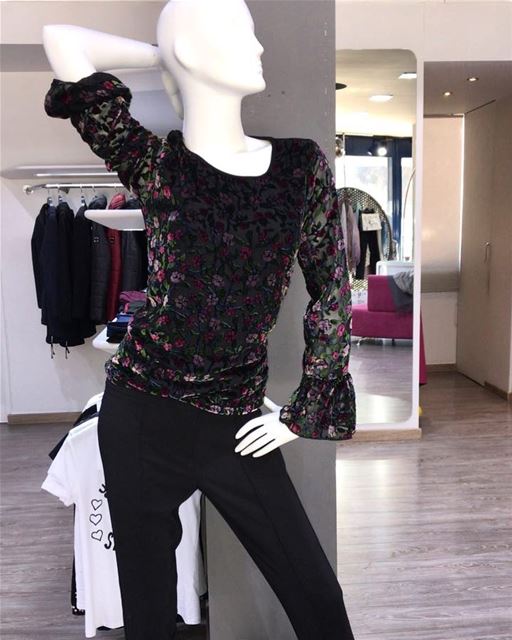 Today’s outfit @sketchlebanon DailySketchLook 161 shopping  italian ... (Er Râbié, Mont-Liban, Lebanon)