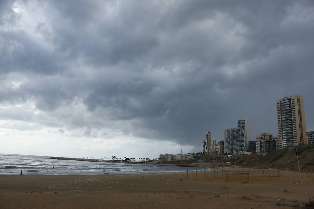 Today there was an  epic  scene at  ramletelbayda ... Threatening  clouds... (Ramlat Al Bayda', Beyrouth, Lebanon)