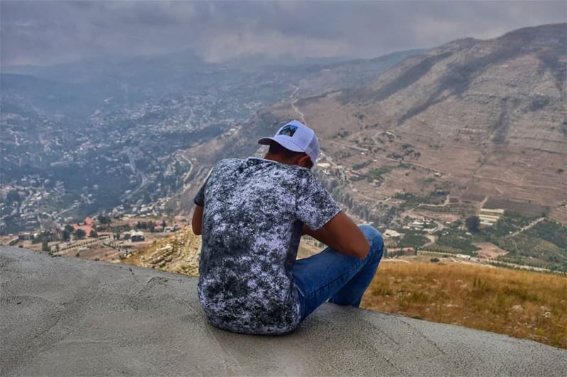 Too busy to look.. 😛.. mountains  valley   nature  naturelover ... (Faraya, Mont-Liban, Lebanon)